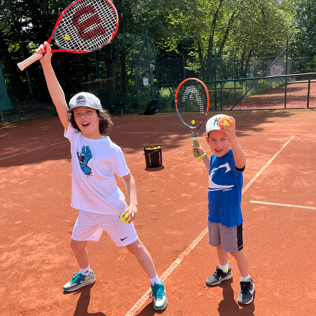 kids-playing-tennis-together